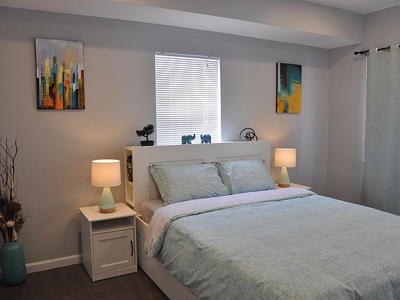 Master Bedroom with Queen Bed