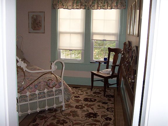 3rd image of 125 Kirby Dr