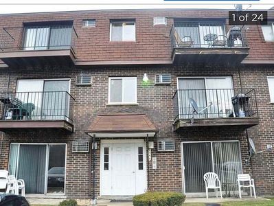 9356 Golf Rd APT 2B, Des Plaines, IL, 60016