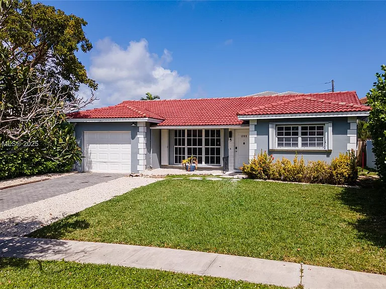 1305 Funston St — Photo 77