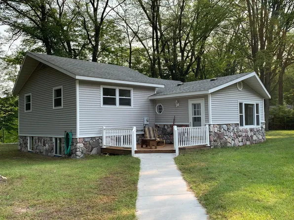 7824 E Saint Huberts Trl, Hesperia, MI 49421