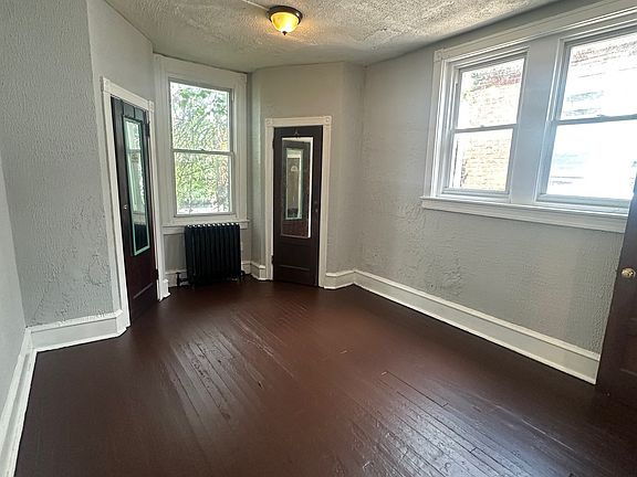 5th image of 4326 N Franklin St