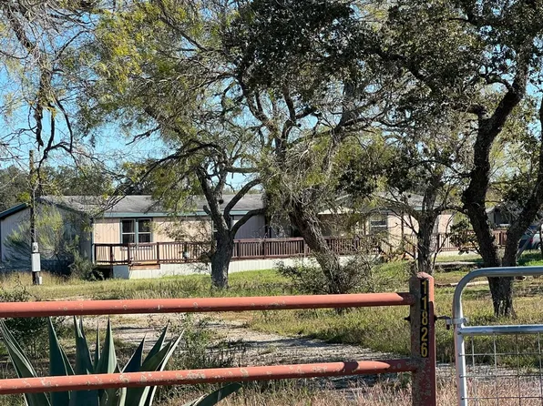 200 S Hill Dr, Lytle, TX 78052