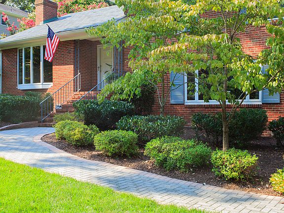4th image of 8112 University Dr