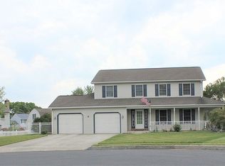 8 Naragansett Dr, Mechanicsburg, PA 17050