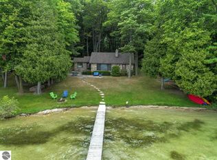 8035 Woodland Dr, Honor, MI 49640