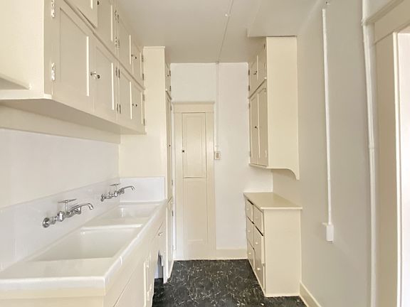 5th image of 1035 E Broadway #11268751