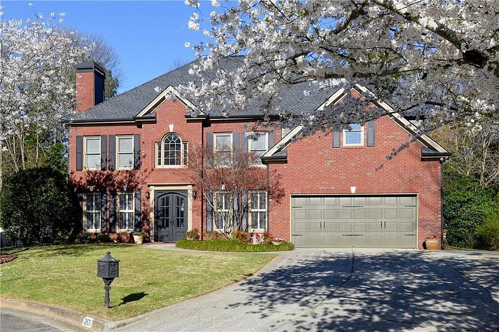 5 bed, 4.0 bath, 3346 sqft, $5,900 — Photo 2