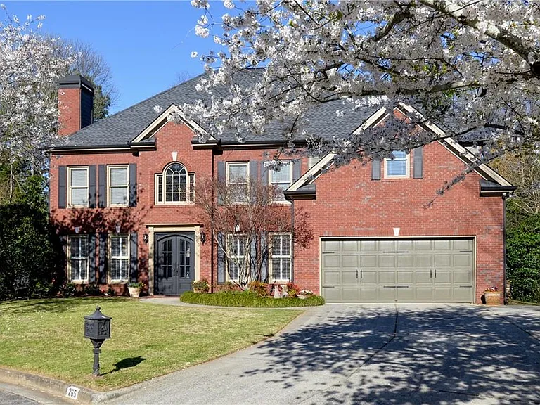 265 Windsor Gate Cv — Photo 2