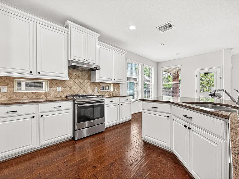 138 S Sawbridge Cir — Photo 13