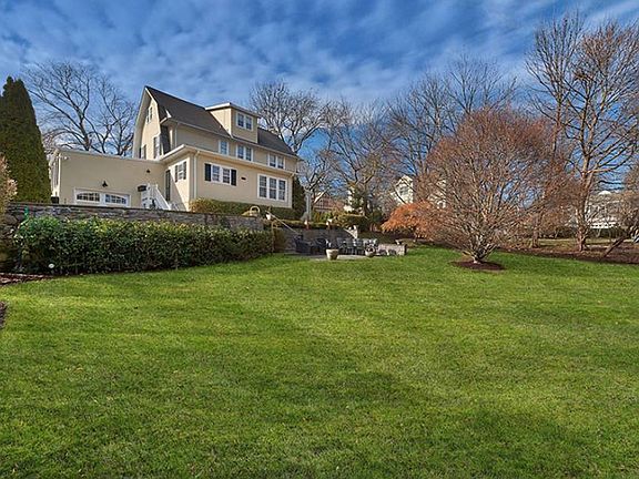 4th image of 17 Columbus Cir