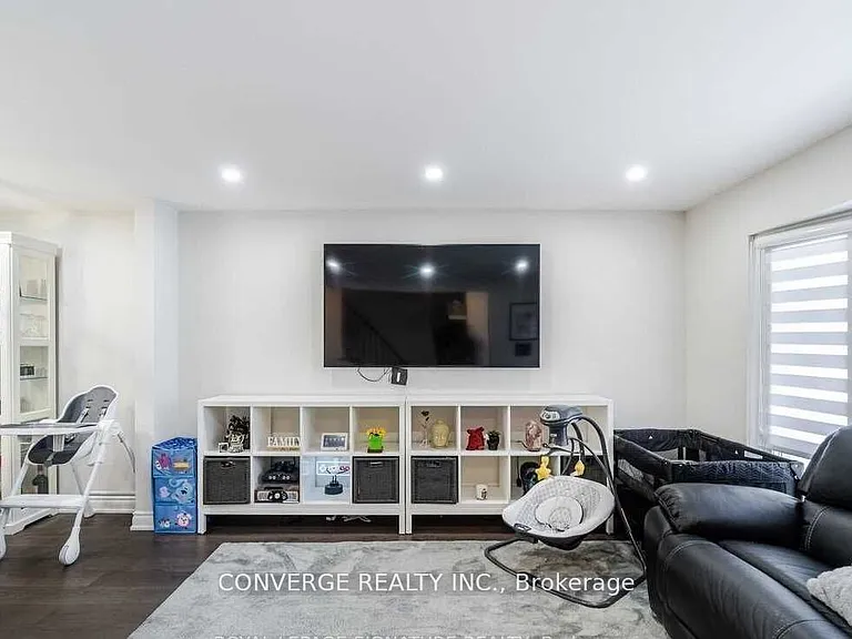 39 Greenwood Cres — Photo 4