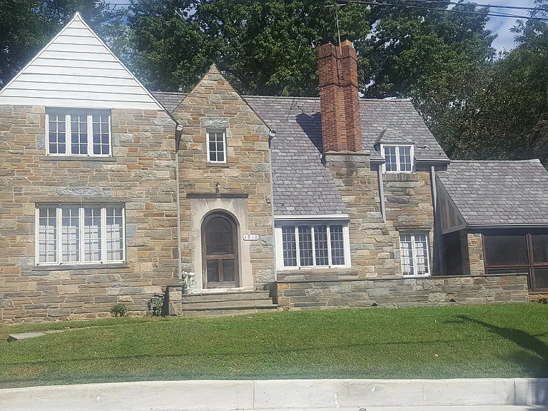 1910 Randolph St NE — Photo 1
