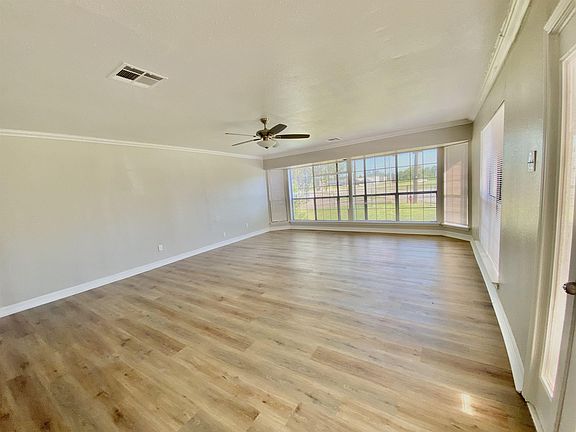 3rd image of 102 Bluebonnet Dr