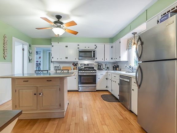 5th image of 20 Hampshire Cir