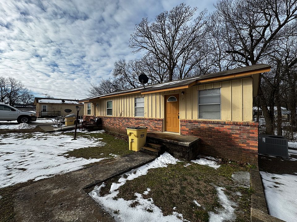 1st image of 301 S Teehee Dr #7