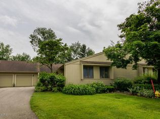 850 Brook Village Dr, Holland, MI 49423