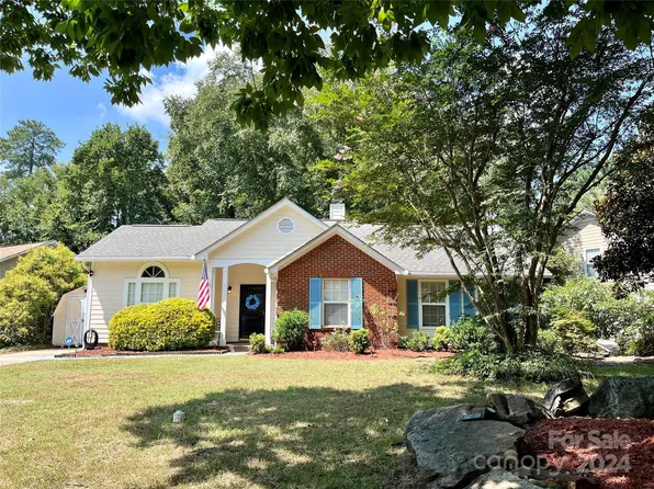 3831 Armitage Dr, Charlotte, NC 28269