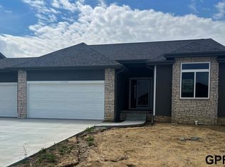 12102 Quail Dr, Bellevue, NE 68123
