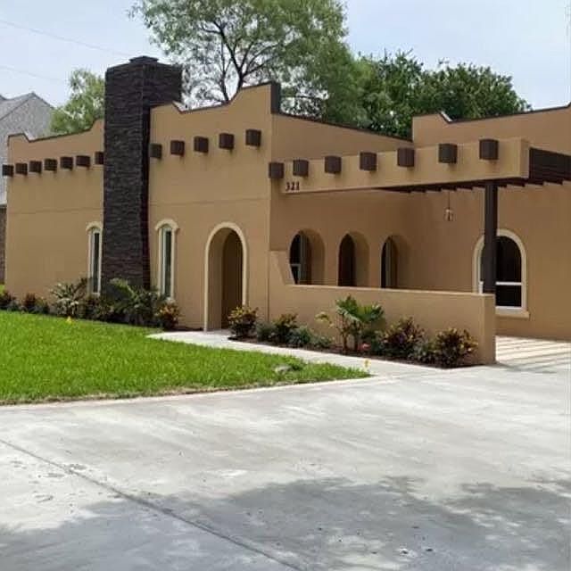 1st image of 321 W Houston Ave