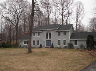 26 Maplecrest Dr, Danbury, CT 06811