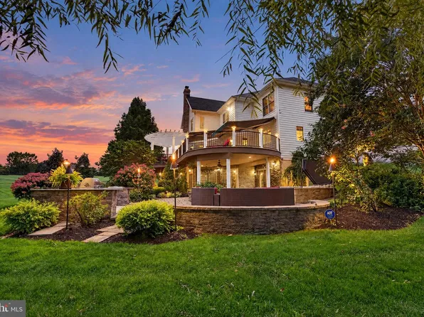 14 Baltusrol Ter, Moorestown, NJ 08057
