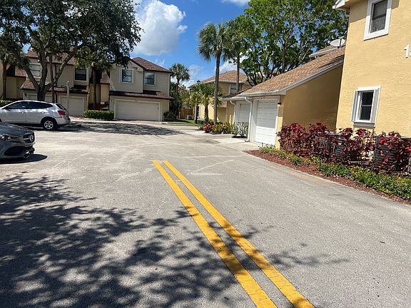 5th image of 151 SW 95th Ter APT 106
