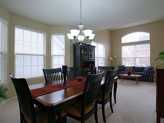 5th image of 870 Savoy Ct