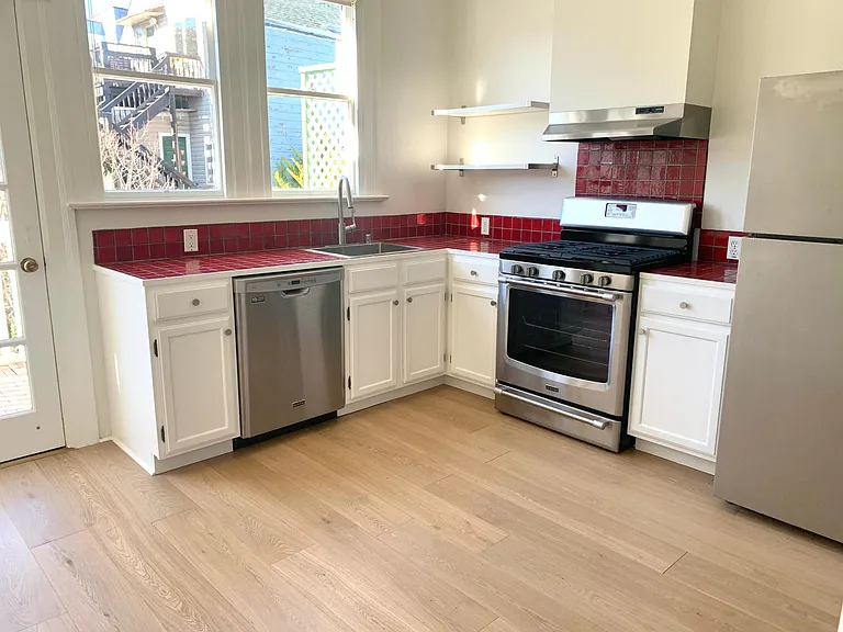1018 Sanchez St — Photo 11