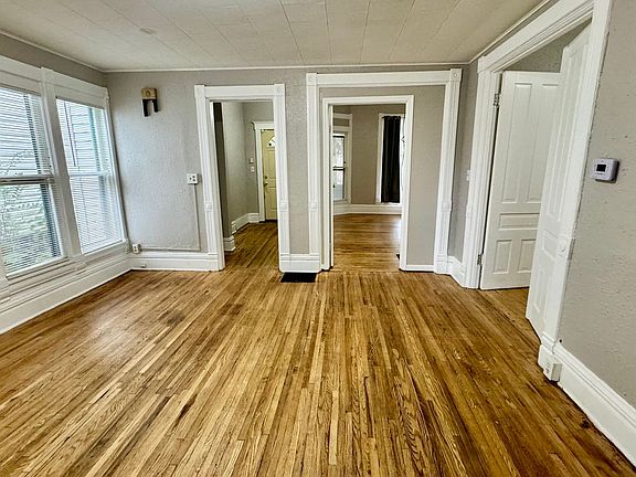 4th image of 766 Clancy Ave NE Lowr 1