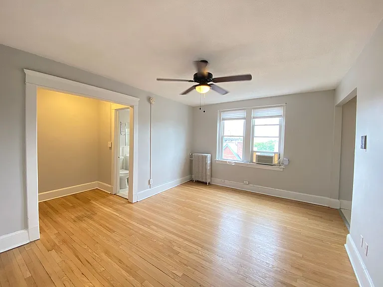 100 Howe Street — Photo 141