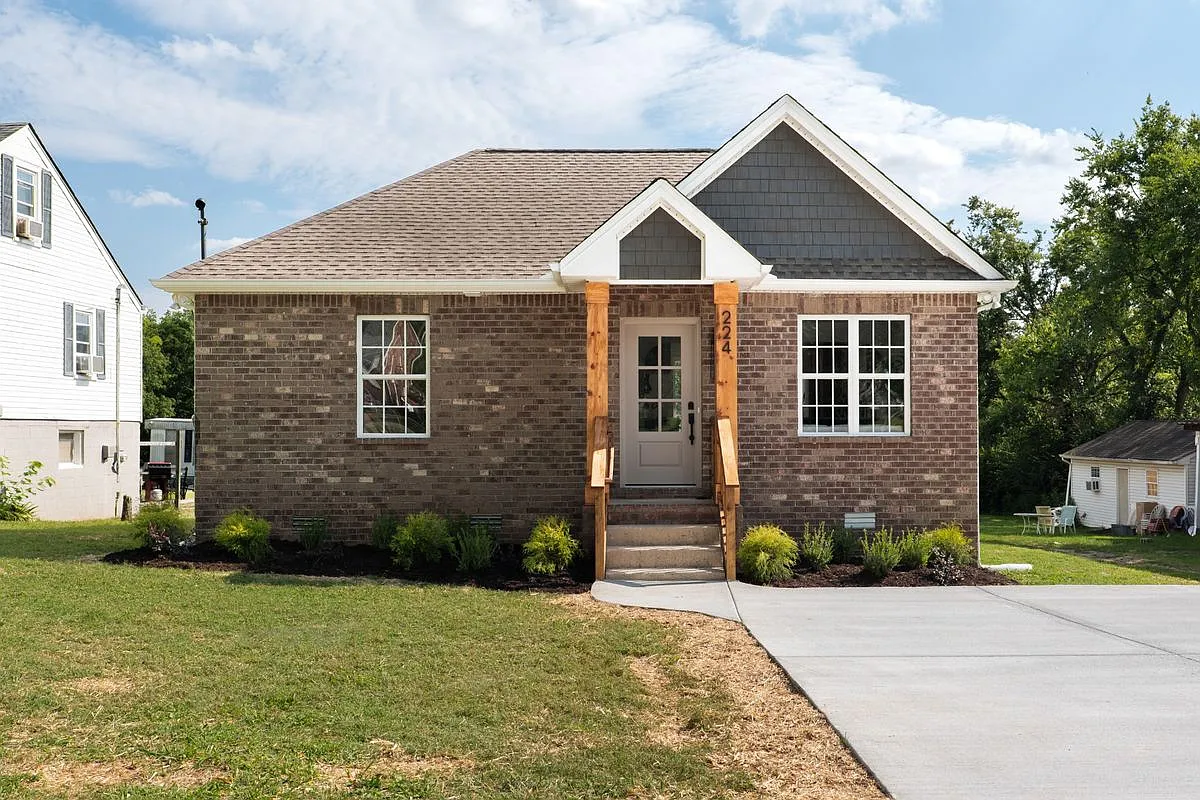 3 bed, 2.0 bath, 1078 sqft, $2,500 — Photo 1