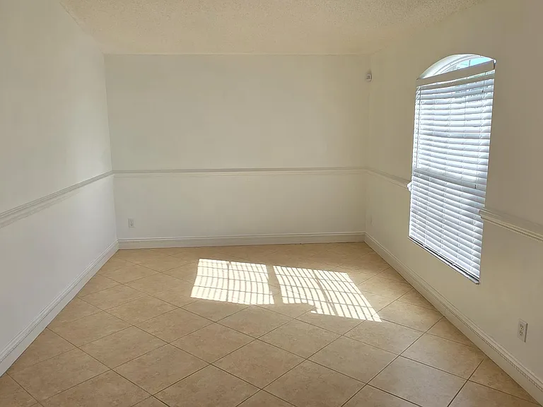 6448 NW Colgate St — Photo 4
