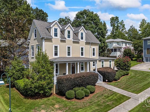 3rd image of 15 Chestnut Oak Run