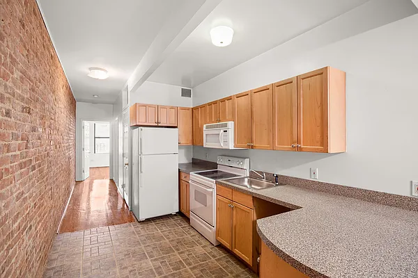 Rented by Cooper & Cooper Real Estate | media 10