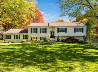 22 Drake Rd, Mendham, NJ 07945