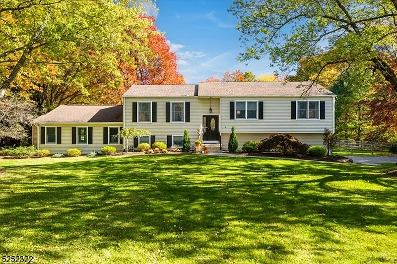 22 Drake Rd photo 1
