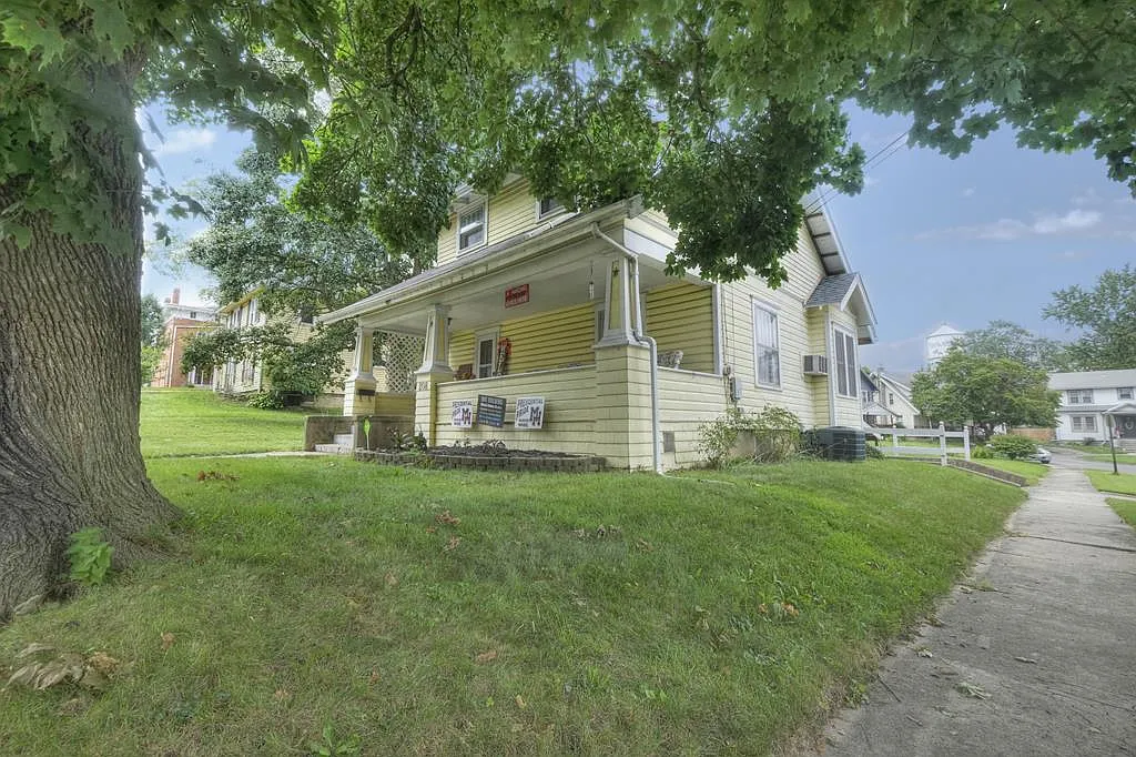 208 E Washington Ave photo 1