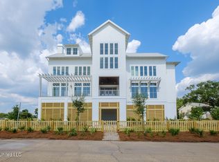 109 Beach Dr, Ocean Springs, MS 39564