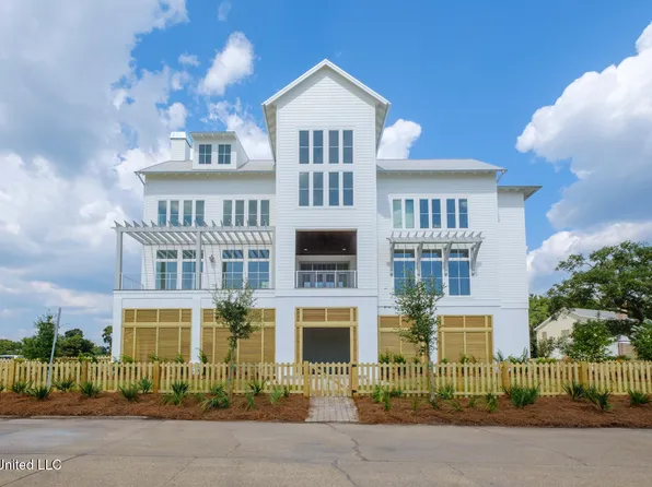 109 Beach Dr, Ocean Springs, MS 39564