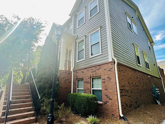 2nd image of 2647 Portbury Pl NE