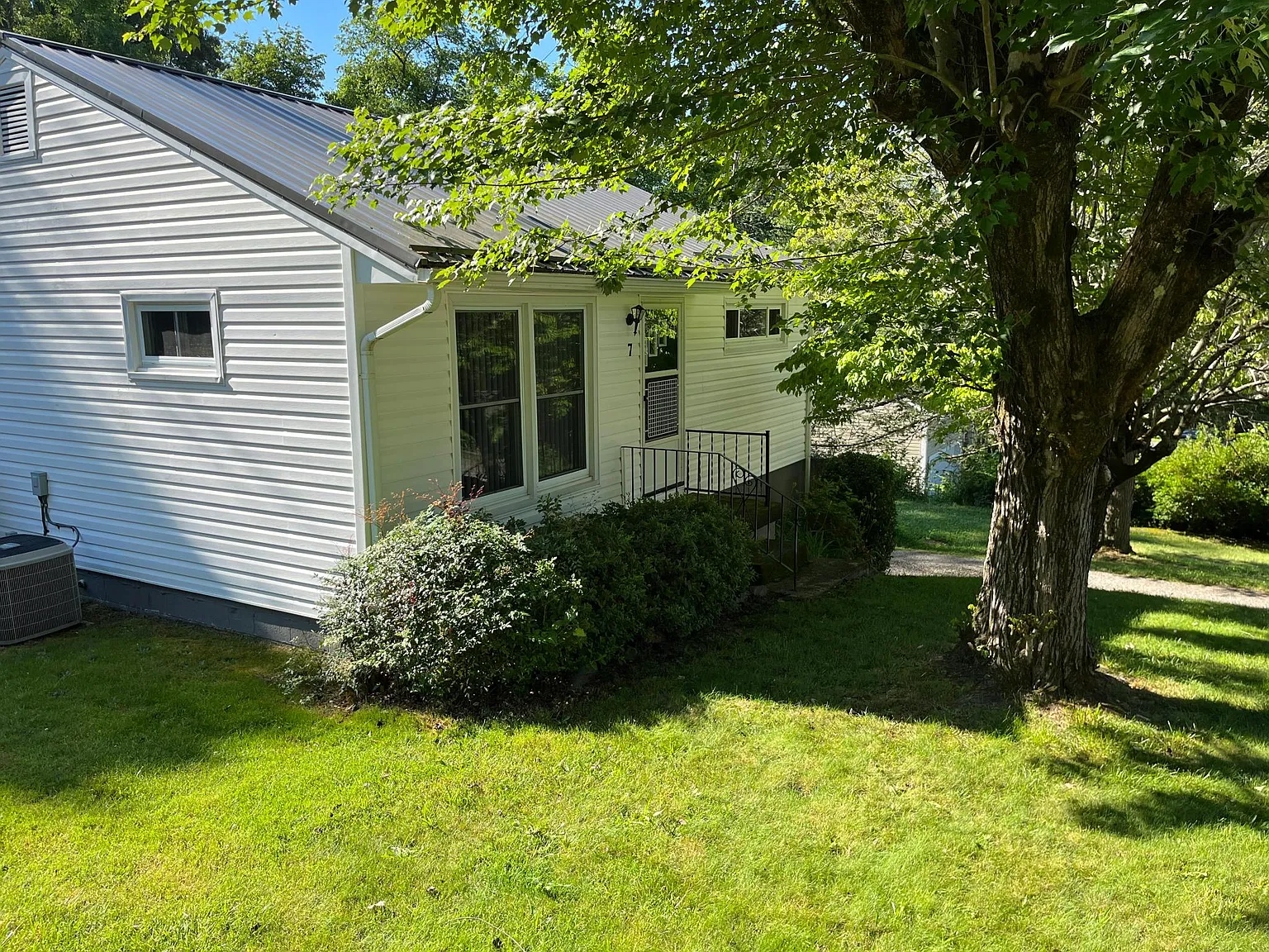 7 Robinwood Ave — Photo 2