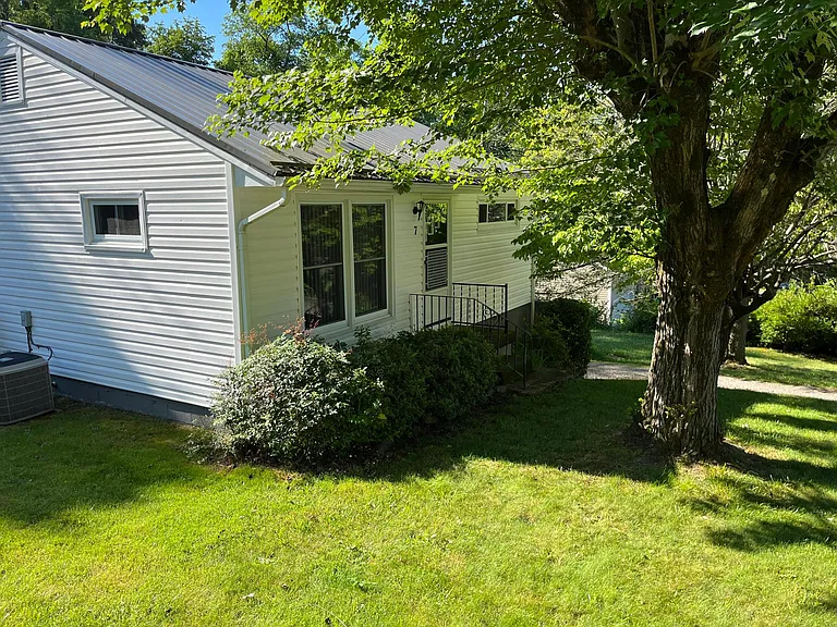 7 Robinwood Ave — Photo 2