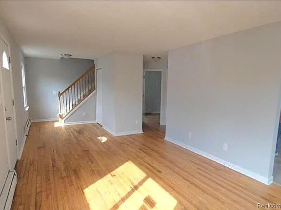 3rd image of 21840 Cunningham Ave