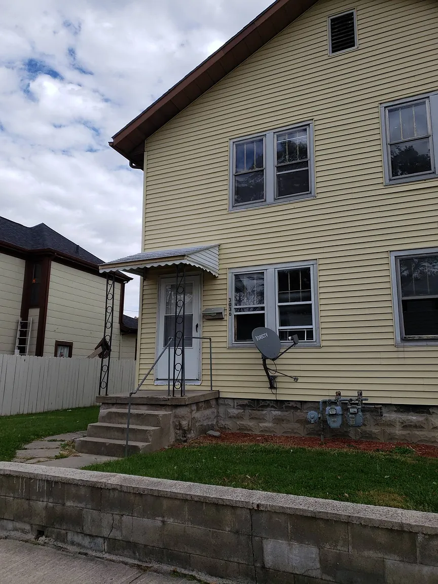 3036 E Lynn St photo 1