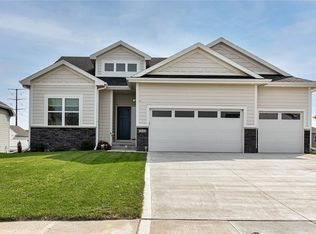 5515 147th St, Urbandale, IA 50323