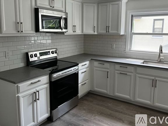3rd image of 51 Hobby St Floor 1