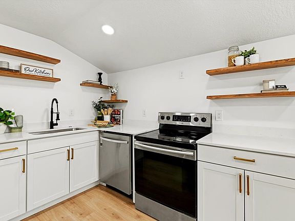 5th image of 371 W Evans St