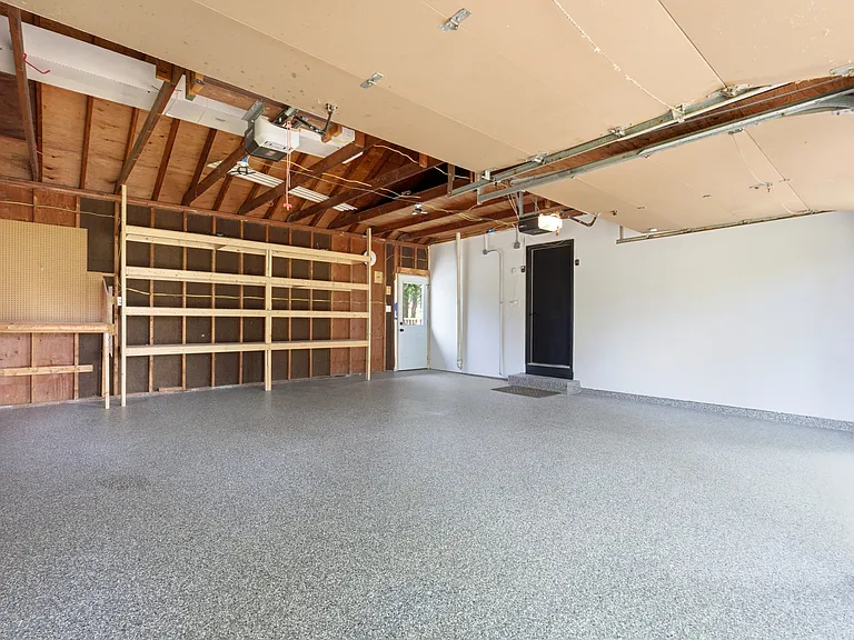 W309S10340 Knoll Ct — Photo 17