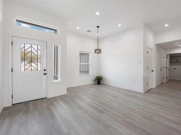2nd image of 4218 Phlox Street